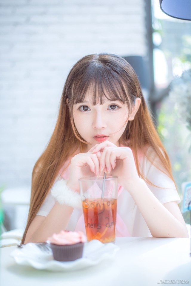 没有一宗友情是地久天长的。人们在你的生活里来去如流，有时，友情的过程是短暂的，有限的。